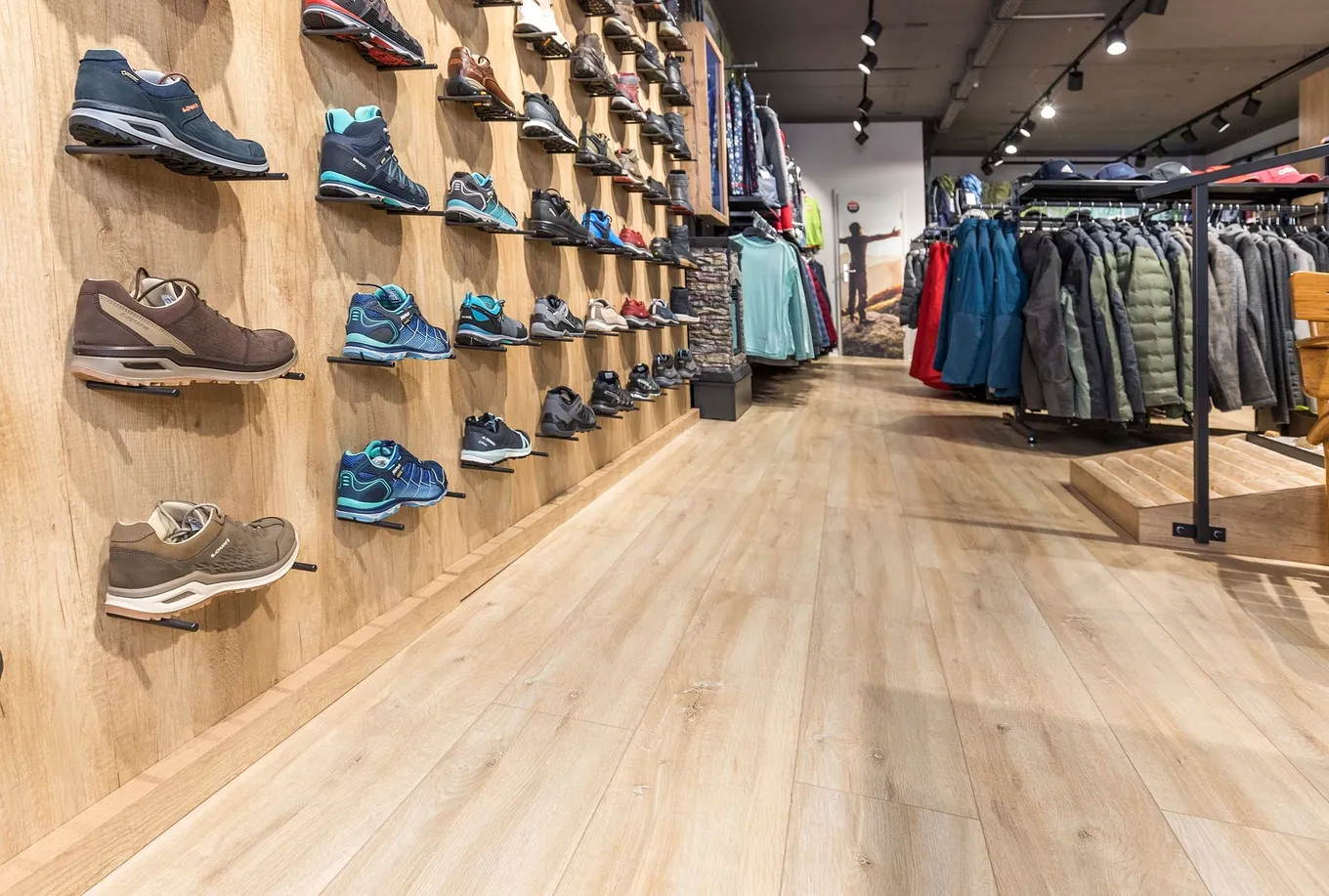 PURLINE flooring in sporting goods shop